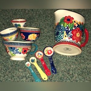 Pioneer Woman Ceramic Measuring set